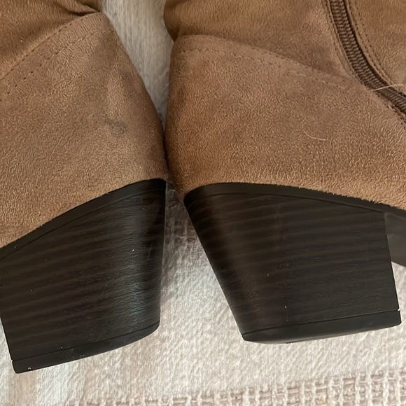 Pre Loved Soft Brown Heeled High Zipper Side Closure Boots🍂 - Picture 3 of 6